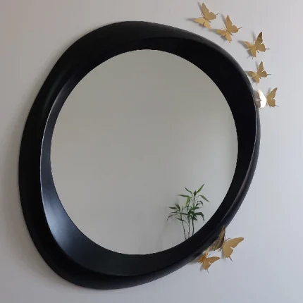 round black mirror
